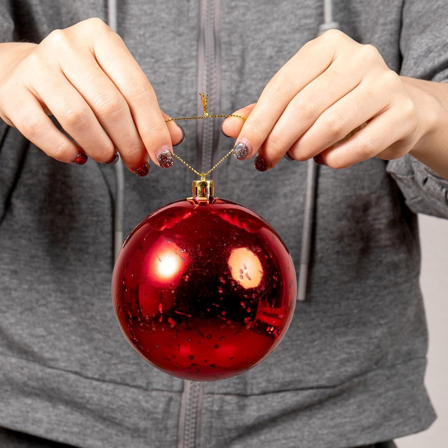 XmasExp Large Christmas Ball Ornaments,4pcs Red Giant Shatterproof Plastic Hanging Mercury Xmas Ball Decorations Christmas Tree Ornaments (Red, 4")