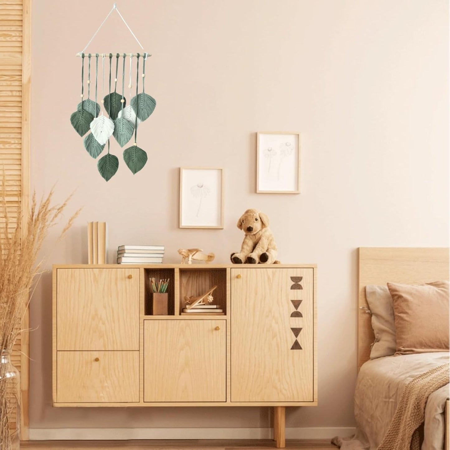 Madiffcult Macrame Wall Hanging Boho Wall Decor Woven Feather Wall Art Handmade Macrame Leaf Tapestry with Wooden Beads for Bedroom Living Room Nursery 16x27 Inch (Green)