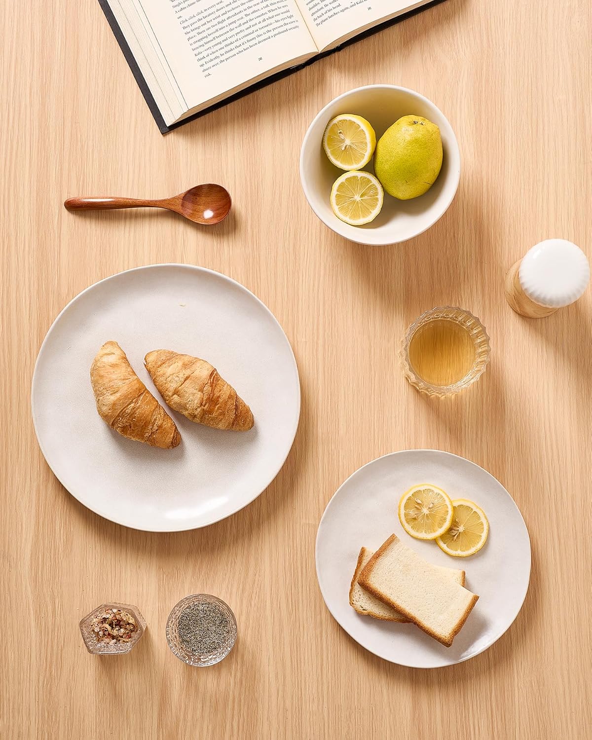 Famiware Dinnerware Sets for 6, Ocean Round 18-Piece Kitchen Plates and Bowls Sets, Microwave and Dishwasher Safe, Scratch Resistant, Matte White