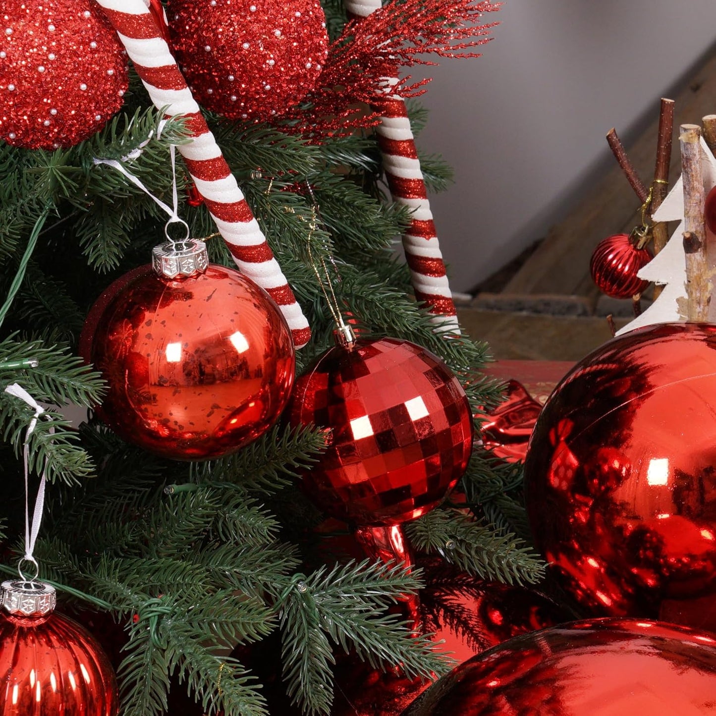 XmasExp Large Christmas Ball Ornaments,4pcs Red Giant Shatterproof Plastic Hanging Mercury Xmas Ball Decorations Christmas Tree Ornaments (Red, 4")